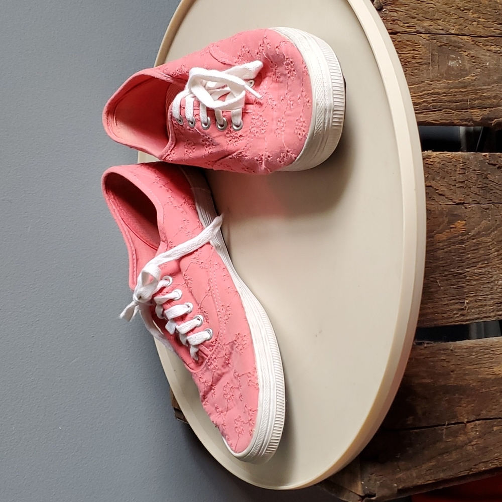 American Eagle, peach/coral, tennis shoes, size 9